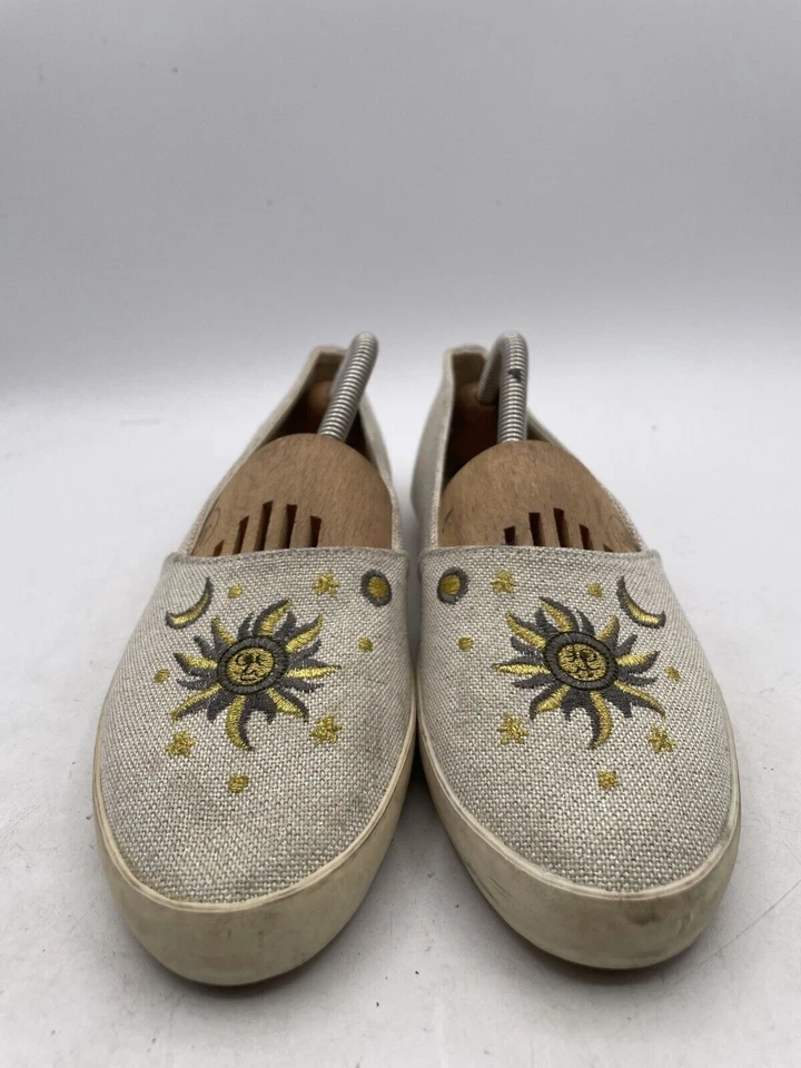 Daniel Green Flats Women's Sz 6.5M Gray Embroidered Sun Moon Stars Slip On - Image 2 of 4