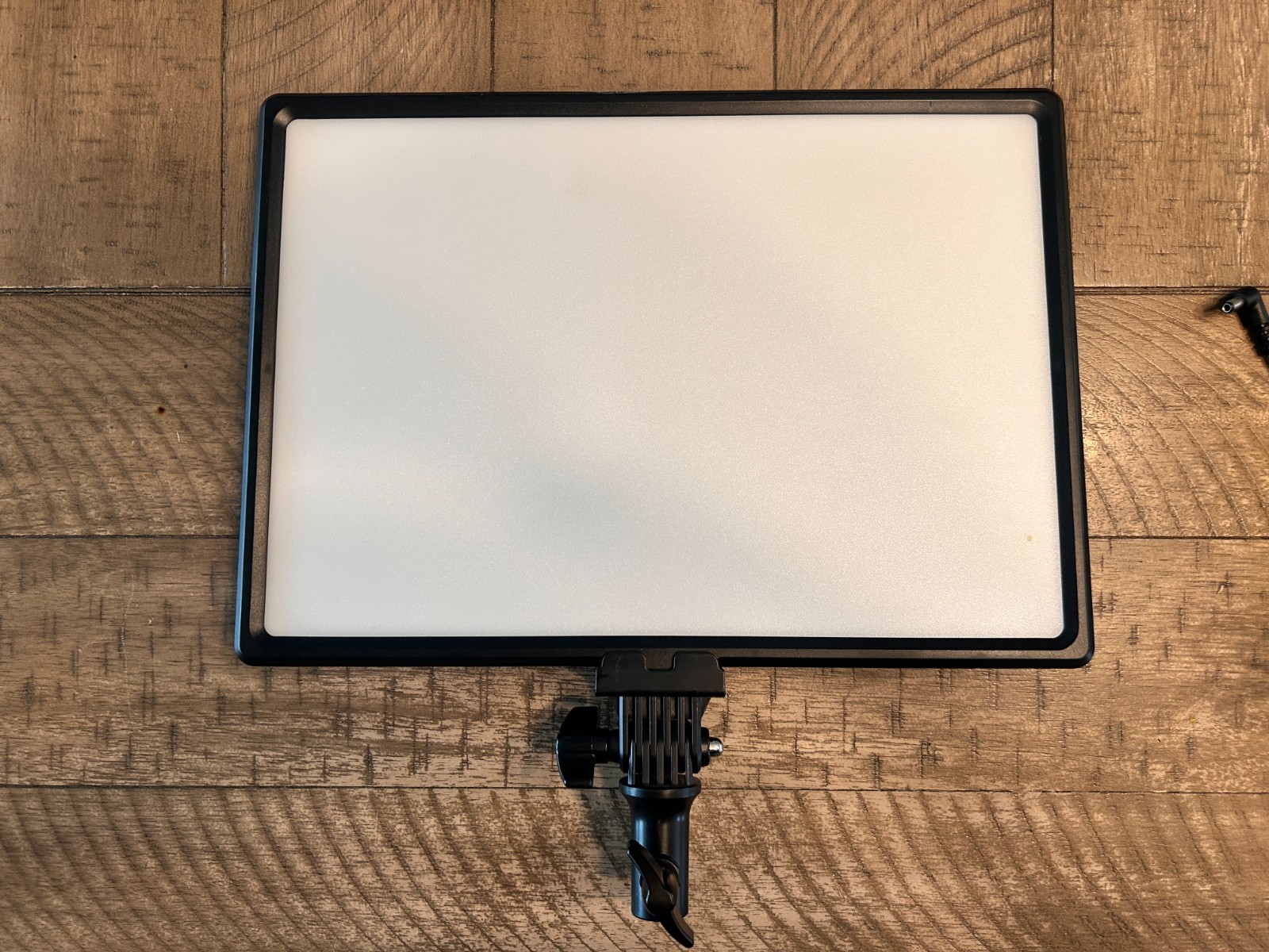 LED Video Light Panel w/Tripod Neewer NL- 288ARC  Dimmable Large