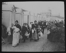 WW1 BELGIAN WAR REFUGEES AT OSTEND C1918 Magic Lantern Slide PHOTO