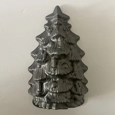 Williams Sonoma Nordic Ware 3D Christmas Tree Cake Pan Mold USA 4.5 Cups