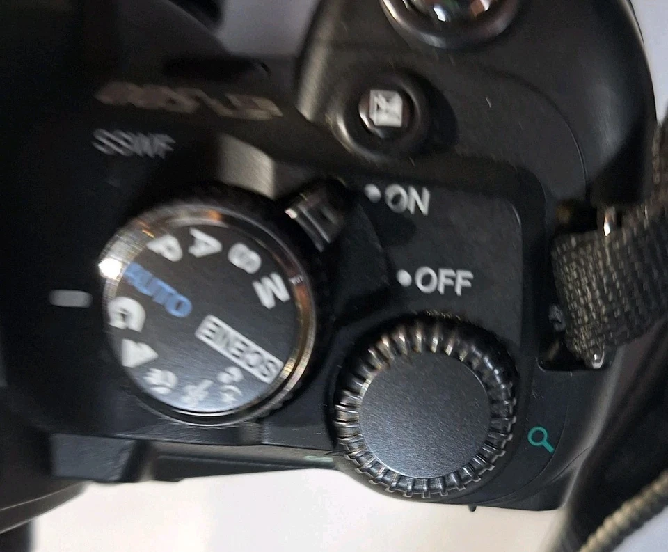 Cámara digital Olympus E-500 EVOLT 8 MP SLR, lentes, batería, cargador, estuche funciona Foto 3 de 4