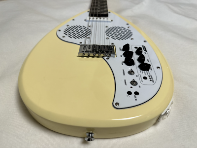 VOX APACHE-1 Teardrop Type Travel Guitar Vintage White Built-in