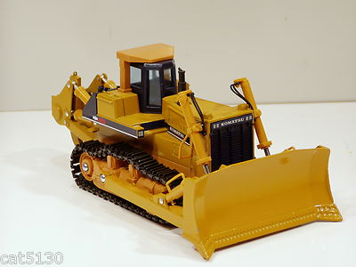 Komatsu D475A Dozer w/ Ripper - o/c Black Tracks - 1/50 - Shinsei