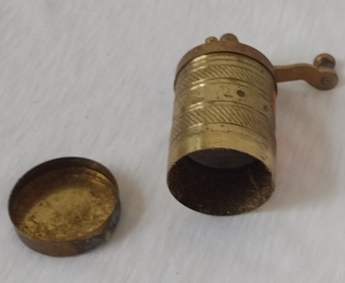 Coffee / Spice / Pepper / Ginger Grinder Turkish Tarihi Acar Brass Excellent Con - Picture 13 of 13