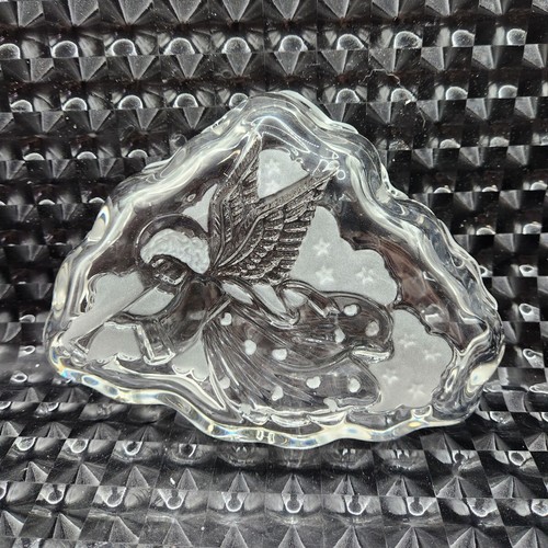 Plato dulce vintage de música grabada con esmerilado y vidrio transparente de Mikasa Angel - Imagen 7 de 9