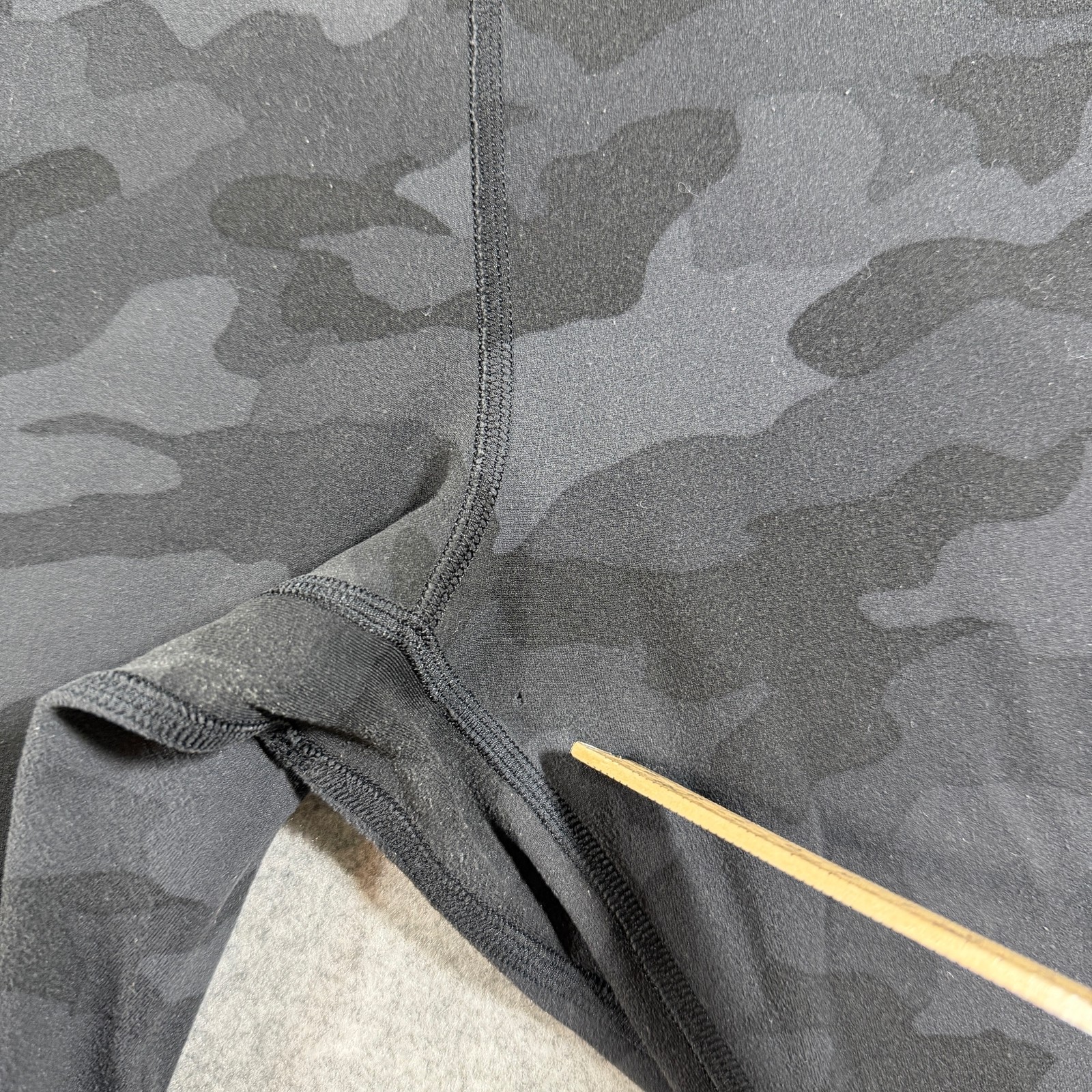Lululemon Leggings Womens 6 Black Camo High Rise Cropped Capri Compression Gym thumbnail 4