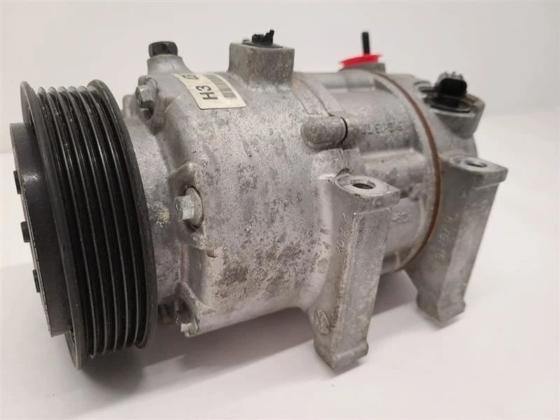 Compresor de aire acondicionado Hyundai Azera 2012-2017 3,3 L 977013V410 Foto 2 de 4