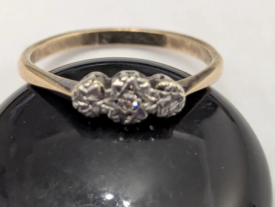 9ct Yellow Gold and Platinum Ring Diamond Stones 9ct PLAT Stamped Ring Size O - Image 3 of 4