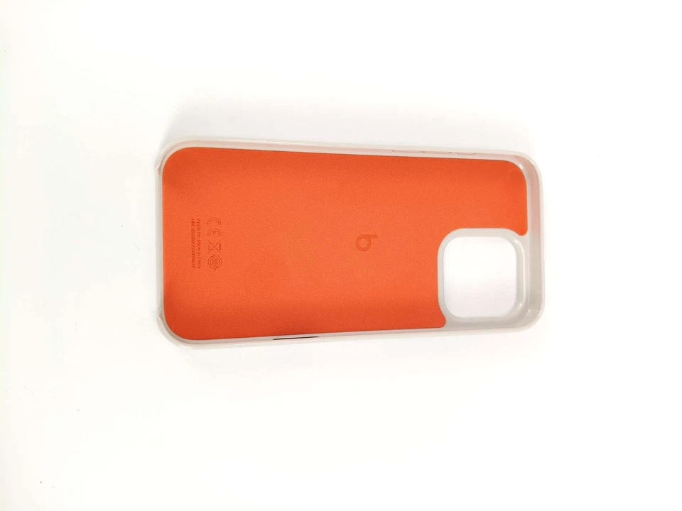 Funda trasera Beats con MagSafe Beige para Apple iPhone 16 Pro Max - Imagen 3 de 3