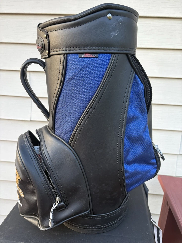 Bolsa de golf Datrek. Bolso de pie con logotipo de la Universidad de Kentucky Foto 2 de 3