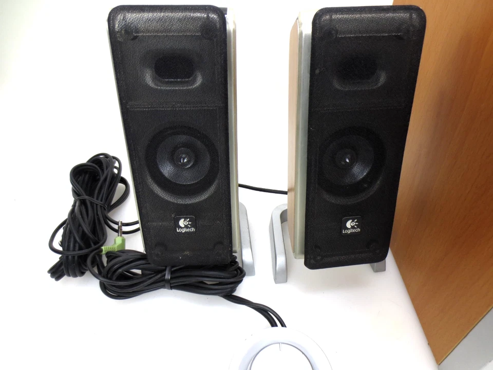 Logitech Z3 (S-0085A) Desktop-Lautsprecher mit Holzmaserung mit Kabelfernbedienung & Sub - Bild 4 von 4