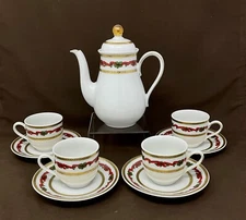 Mitterteich Christmas Demitasse / Tea Set Bavaria Germany MINT 4 C&S & Tea Pot