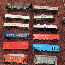 HO Scale Model Railroad Cars- Lot Of 12