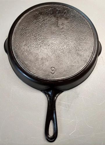 Vintage Victor Griswold #9 Cast Iron Skillet with Heat Ring Fully Restored!!