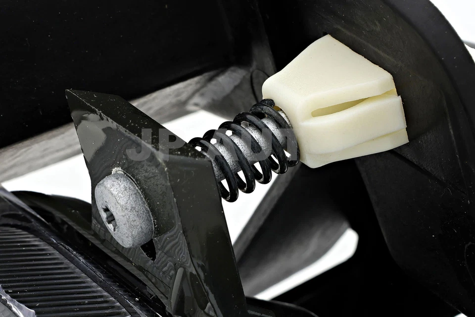 For 2000-2005 Chevrolet Monte Carlo Fog Light Set Driver and Passenger Side - Image 4 of 4