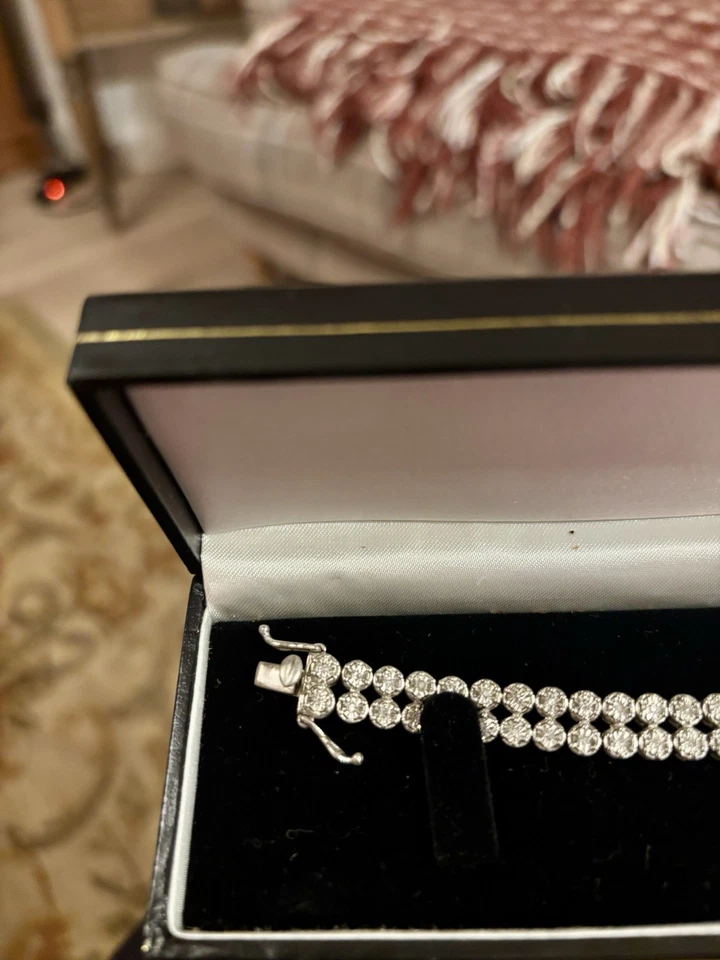 Stunning Sterling Silver And Diamond Bracelet - Image 3 of 4