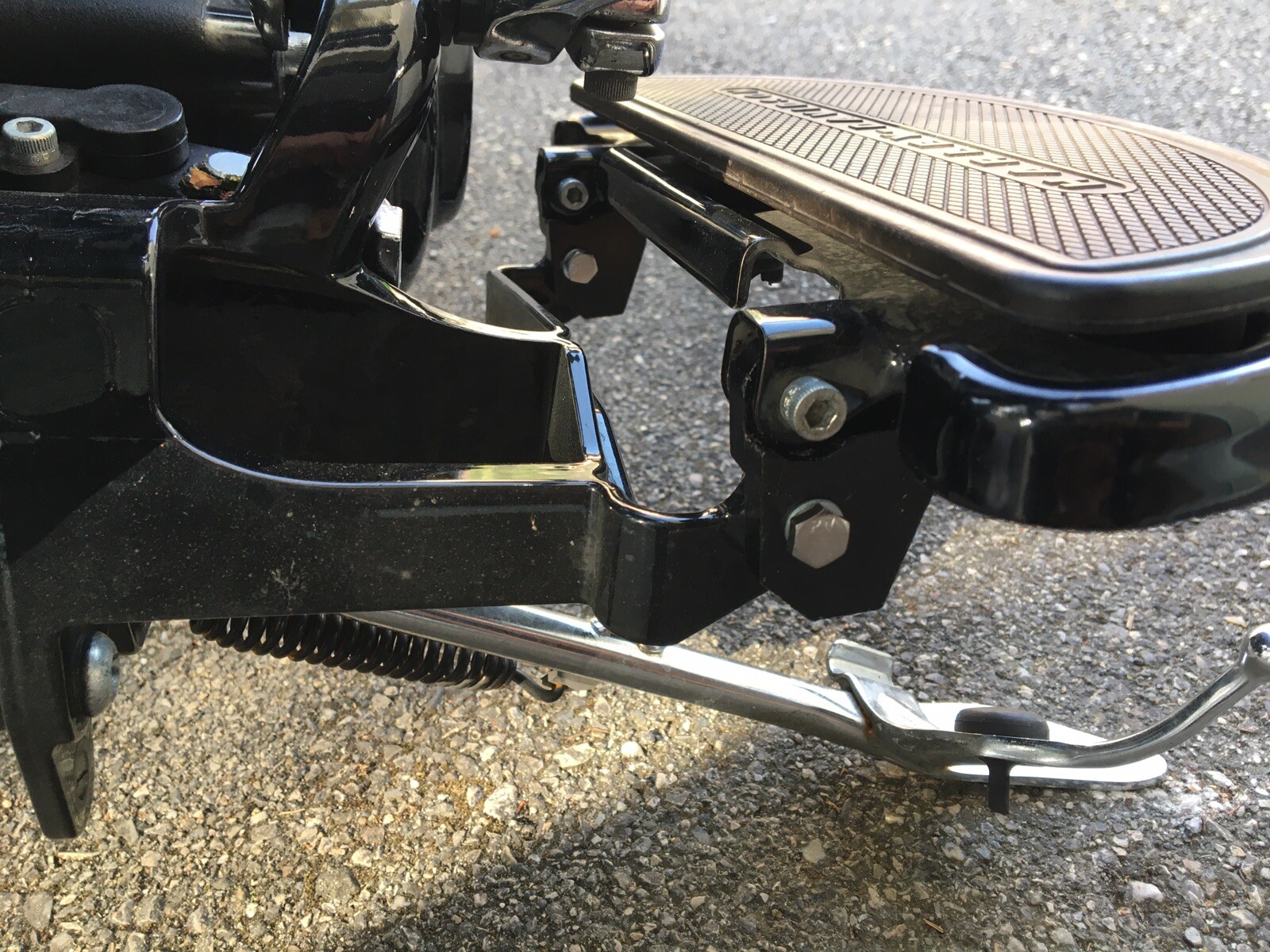 Plateau demi lune Softail Harley Davidson pour rehausse de moto noire 2016