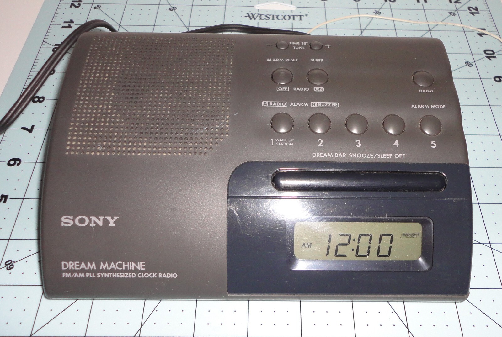 Sony Dream Machine Clock Radio Alarm Clock ICFC203 PLL Synthesized