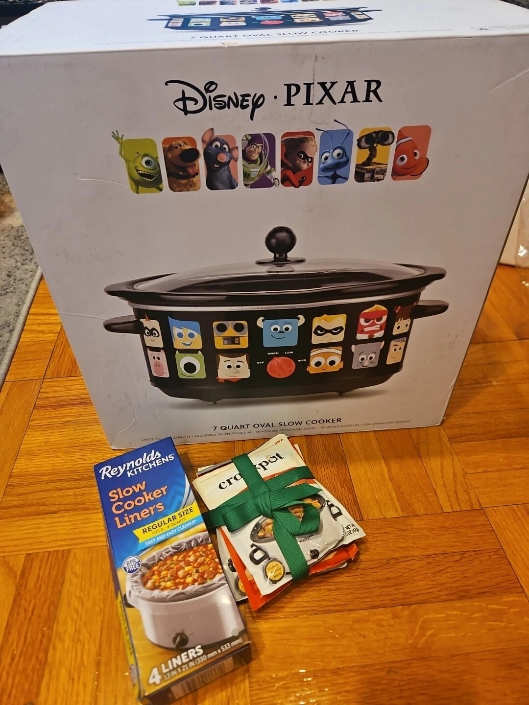 NIB Disney Pixar 7 Quart Oval Crock Pot Slow Cooker NEW!! SO CUTE! W/Liners &Mix