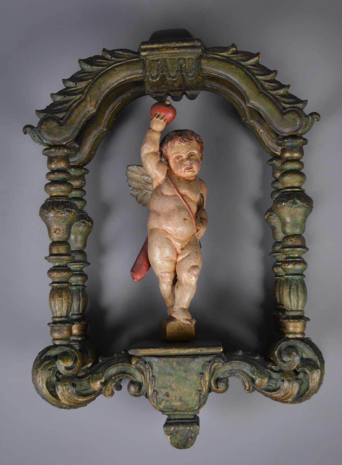 Putto Engel Baldachin Holz geschnitzt um 1900 farbgefasst Skulptur Figur
