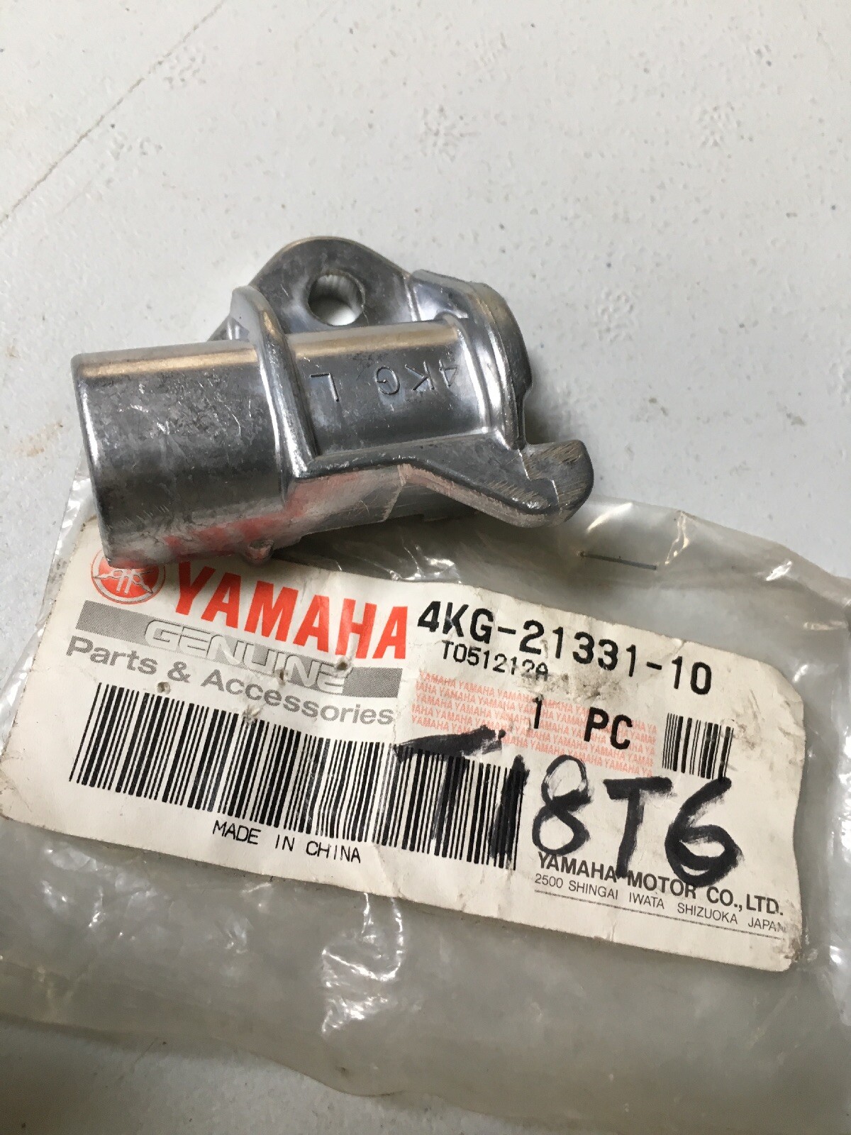 Support gauche de garde-boue arrière d'origine Yamaha XJR 1200 en acier renforcé