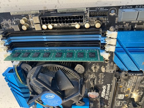 ASROCK Z97 EXTREME6 Gaming Motherboard Intel For Parts - Bild 6 von 7