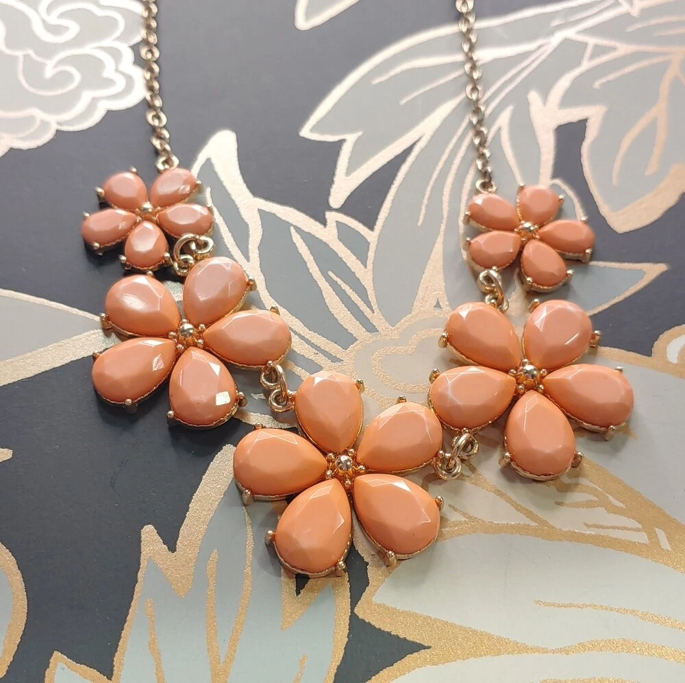 Acrylic on sale flower necklace