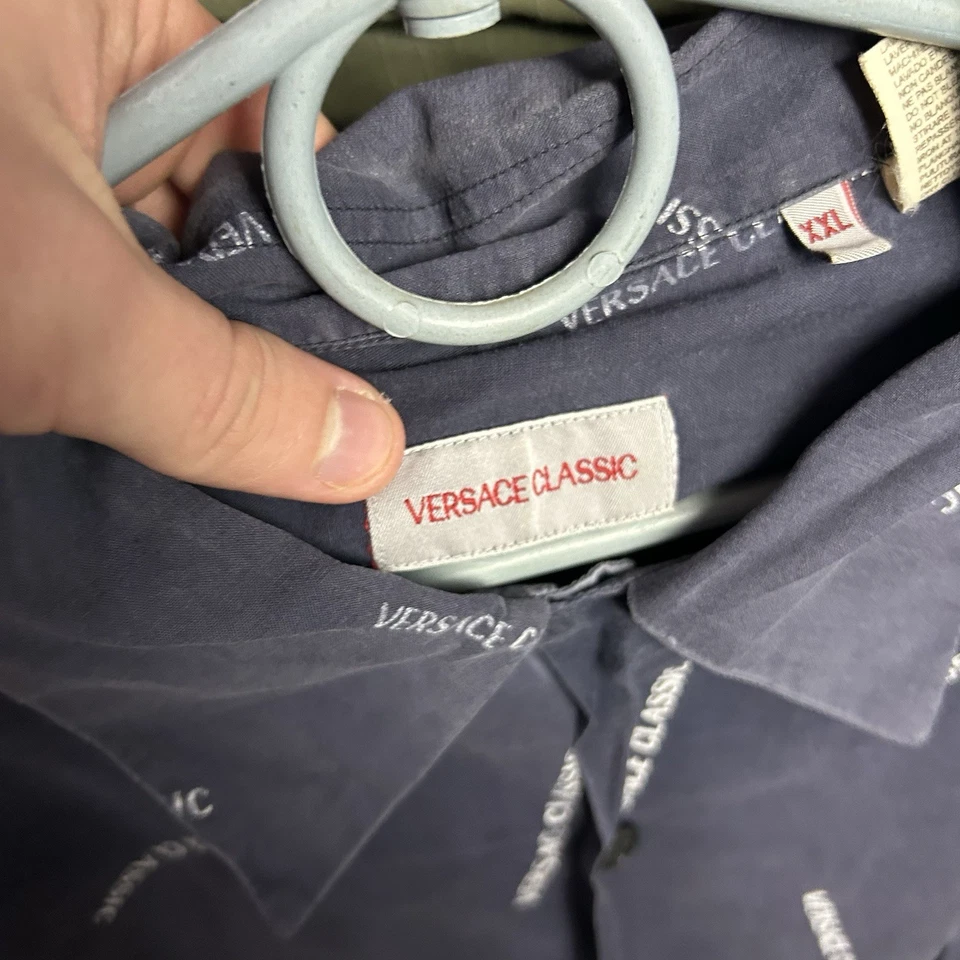 Роскошная классическая винтажная синяя рубашка Versace 90-х с монограммой на пуговицах Oldmoney  - Изображение 4 из 4