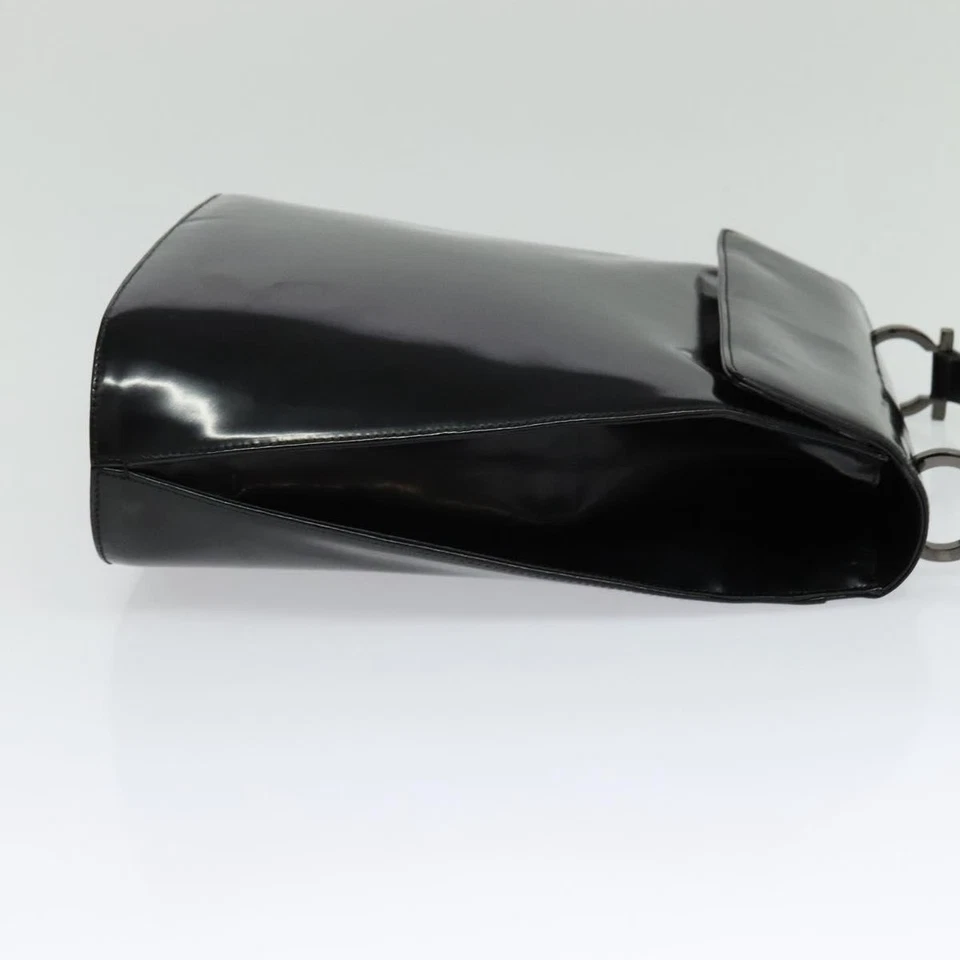 Salvatore Ferragamo Gancini Sac Bandoulière Cuir Verni Noir Verni _ en Cuir - Photo 4/4