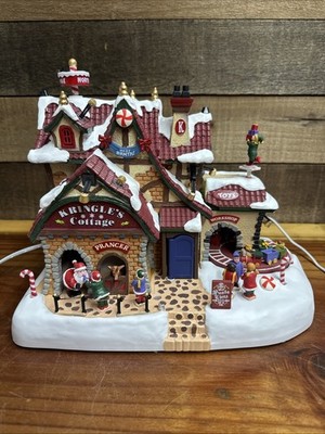 Lemax 95462 Kringle's Cottage Santa's Wonderland Village Lights & Sound In Box