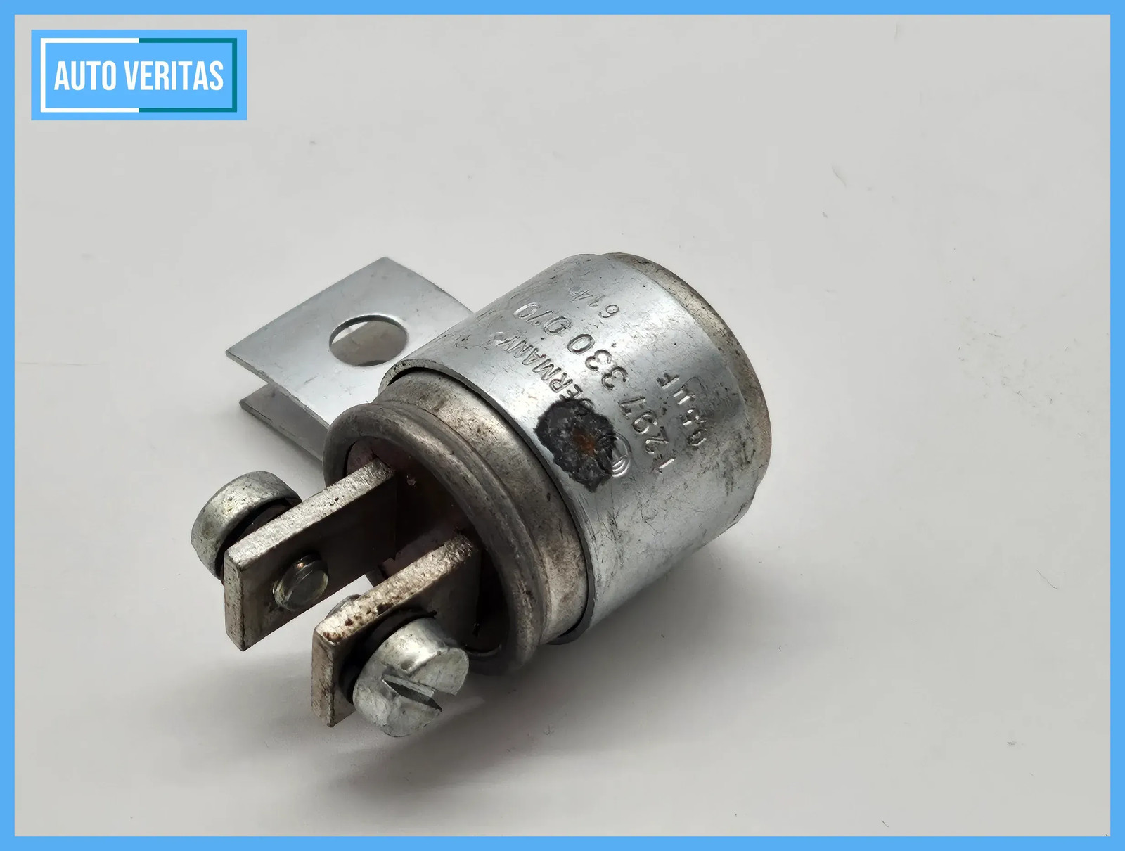Bosch condenser 1 297 330 070 / Ignition capacitor with screw connector 12973300