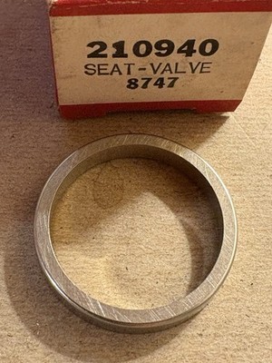 GENUINE OEM NOS BRIGGS & STRATTON B&S 210940 SEAT EXHAUST VALVE [9222E].
