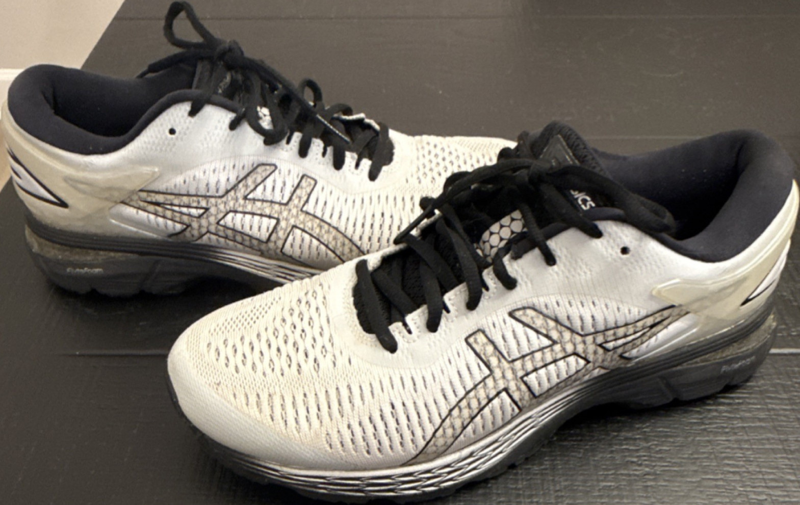 ASICS Men&rsquo;s Low Top Lace-Up Athletic Sneakers, Solid White