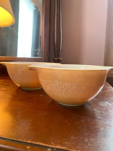 Pyrex Woodland Mixing Bowl #441 Tan/White Flowers 750 ml -Set of 2-