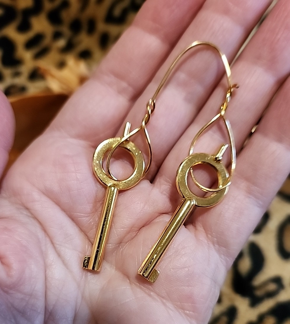 New in Box! Smith and Wesson Model 100 24kt Gold Plated Handcuffs