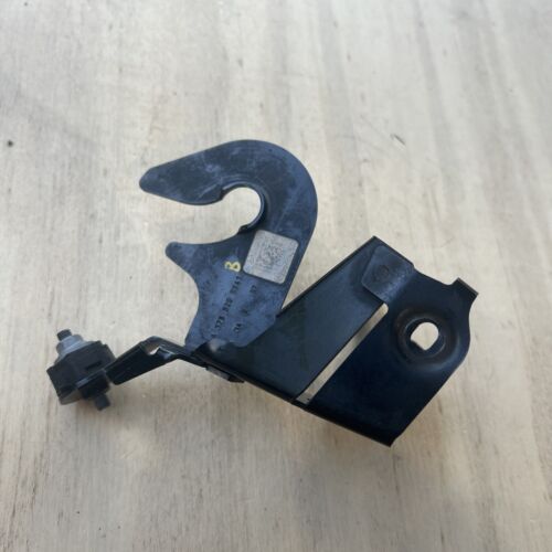 Genuine Mercedes OEM A45 CLA45 radiator cooler bracket right holder A1765200241 - Picture 7 of 13