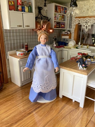 1:12 Dollhouse Porcelain Victorian Female Doll “The Housekeeper” In Blue W/Apron - Picture 9 of 9