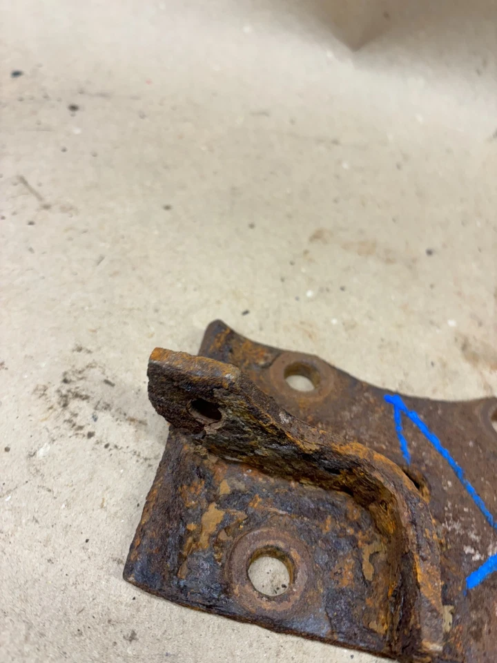 Dodge D100 D150 V8 1981 1993 4x4 eje delantero placa de montaje barra estabilizadora soporte uno Foto 4 de 4