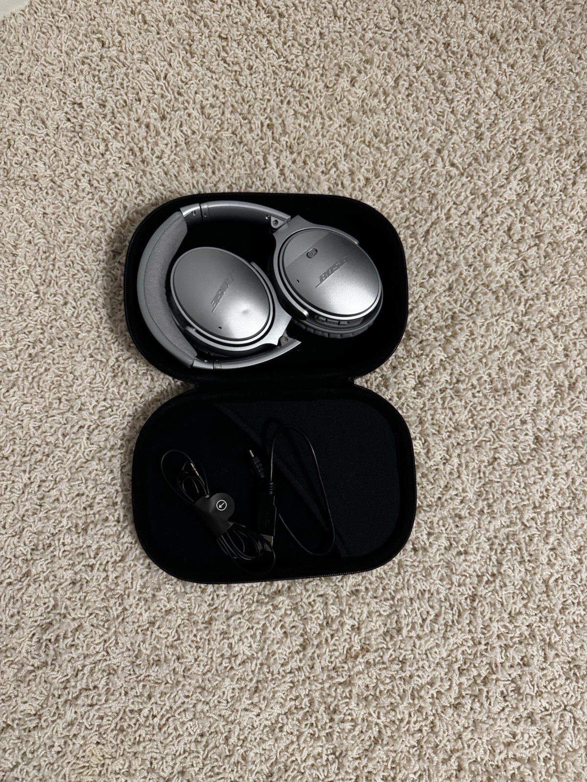 Bose QuietComfort 35 Over the Ear Wireless Headphones - Silver-image