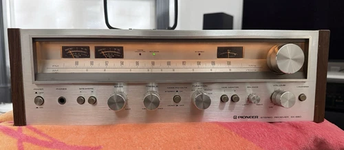 Pioneer SX-680 Vintage Stereo Receiver  Powers On  Desirable Model PLEASE READ