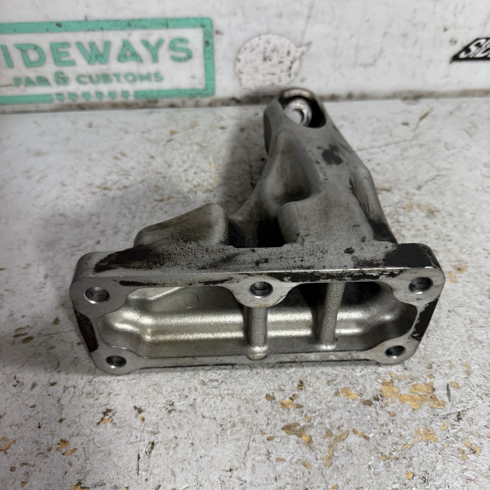 04-08 Maserati Quattroporte Left Engine Motor Mount Bracket M139 F136 Dry Sump