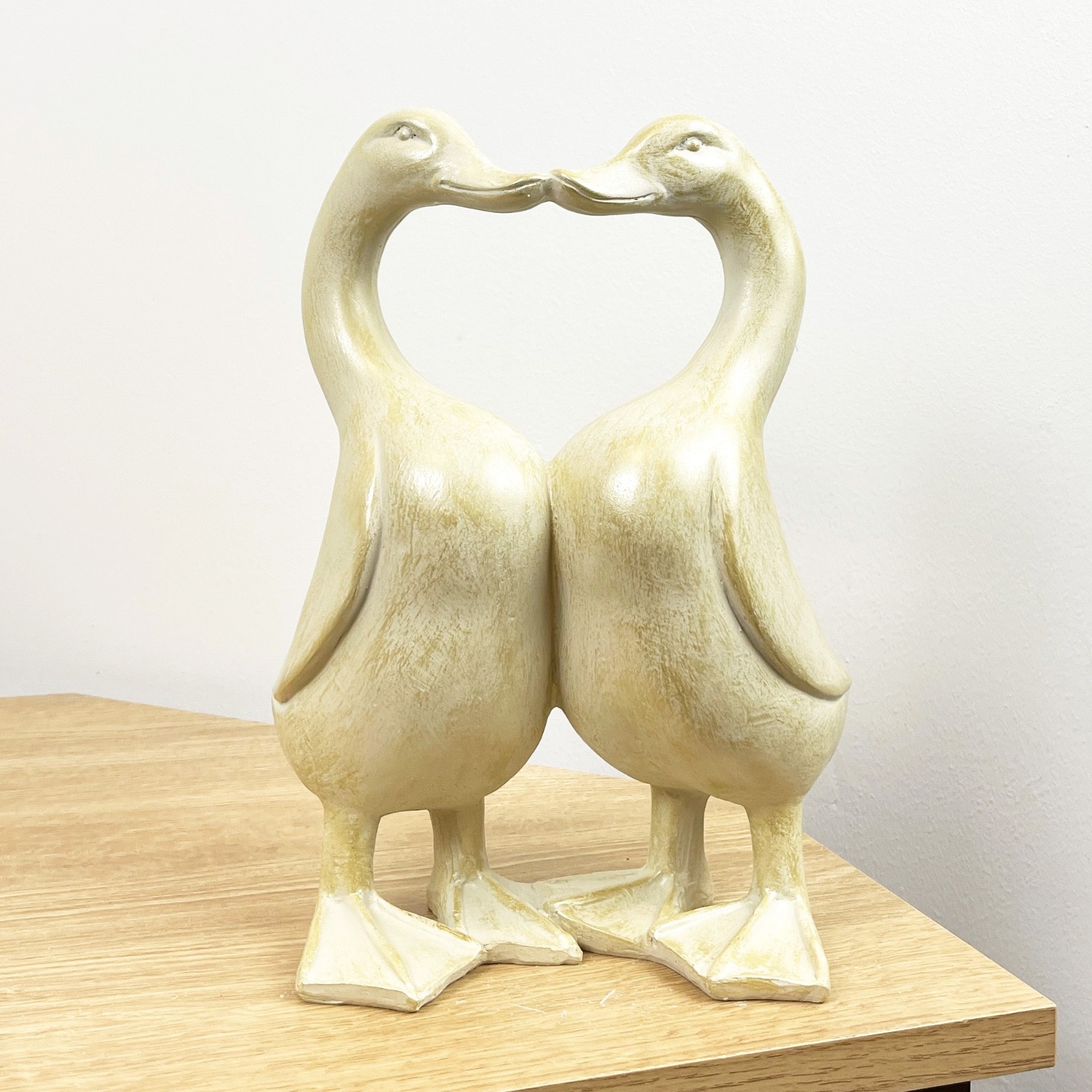 Modern Living Room Ornaments Kissing Ducks Statue Figurine Vintage Love Birds
