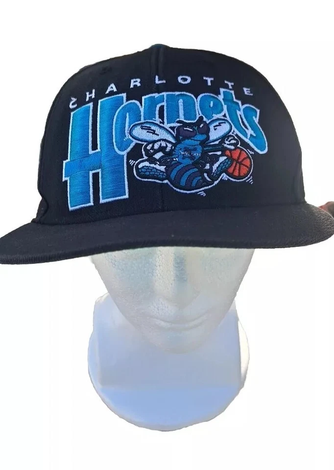 De colección Años 90 Charlotte Hornets Oficial NBA SnapBack Madera Dura Cuarenta Siete Marca Foto 3 de 4