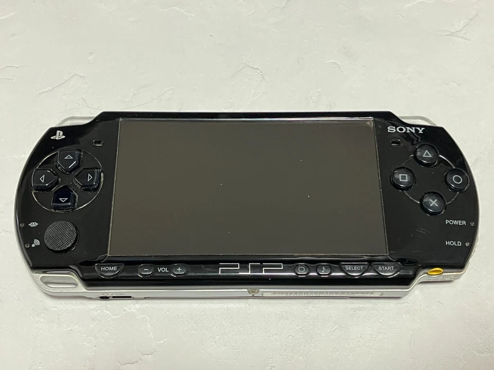 Sony PSP-2000 Console / battery＋charger＋memory stick random 3 games from US - Image 2 of 4
