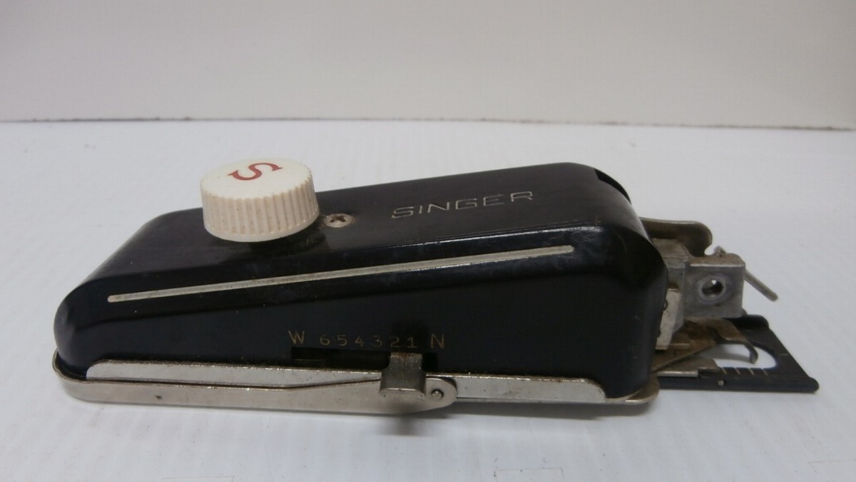Vintage SINGER Buttonholer W654321N 160506 With Case 6 Templates