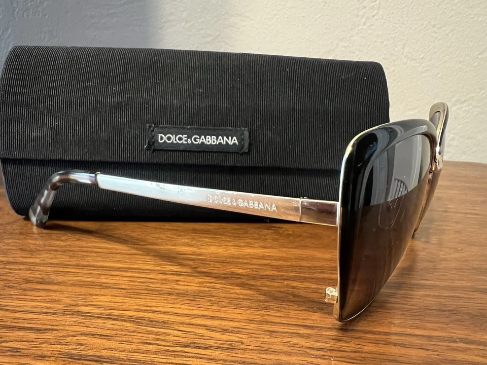 Gafas de sol vintage Dolce & Gabbana ojo de gato + estuche, negras/doradas Foto 4 de 4