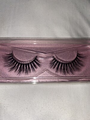 eyelashes