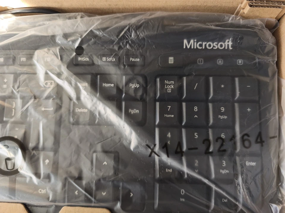 Microsoft Wired Desktop 600 Keyboard and Mouse Set, UK Layout - Black NEW SEALED - Image 2 of 4