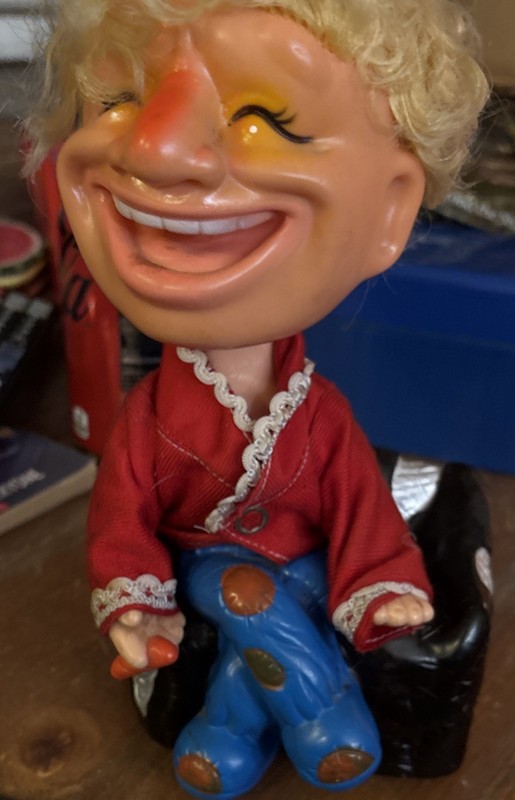 Vintage Toy Nodder Bobblehead Taiwan Holding Cigar On Couch With A Tag /battery