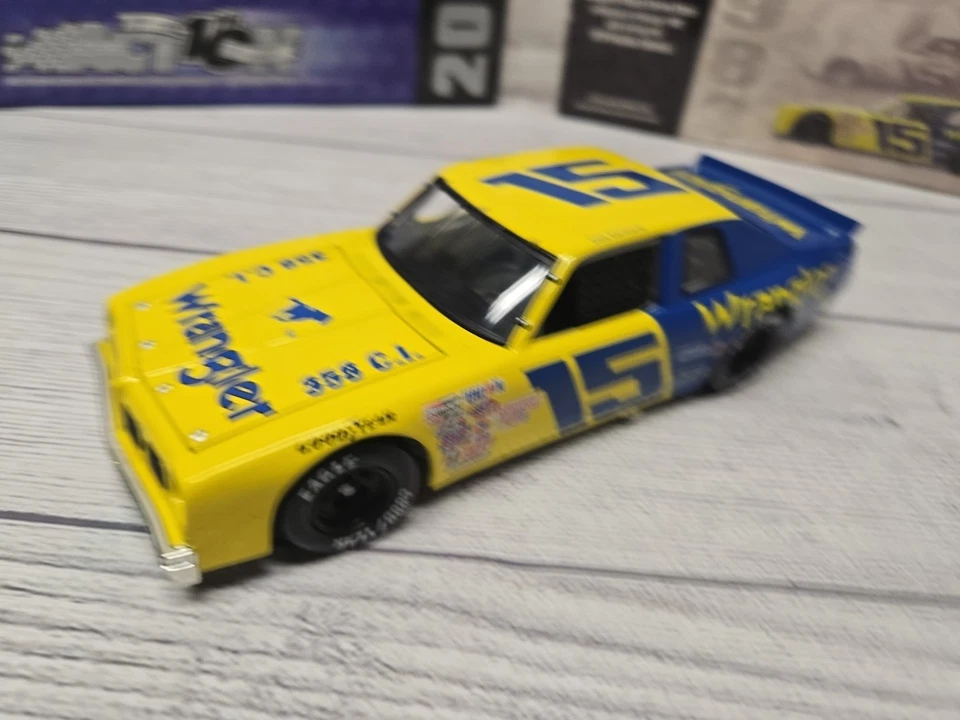 Pontiac Ventura Dale Earnhardt #15 Wrangler 1979 NASCAR Action 1:24 edición limitada Foto 4 de 4